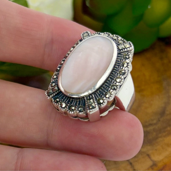 Sterling Silver 925 Vintage Marcasite and Mother of Pearl Ring Size 7 Chunky GUC - Picture 10 of 12